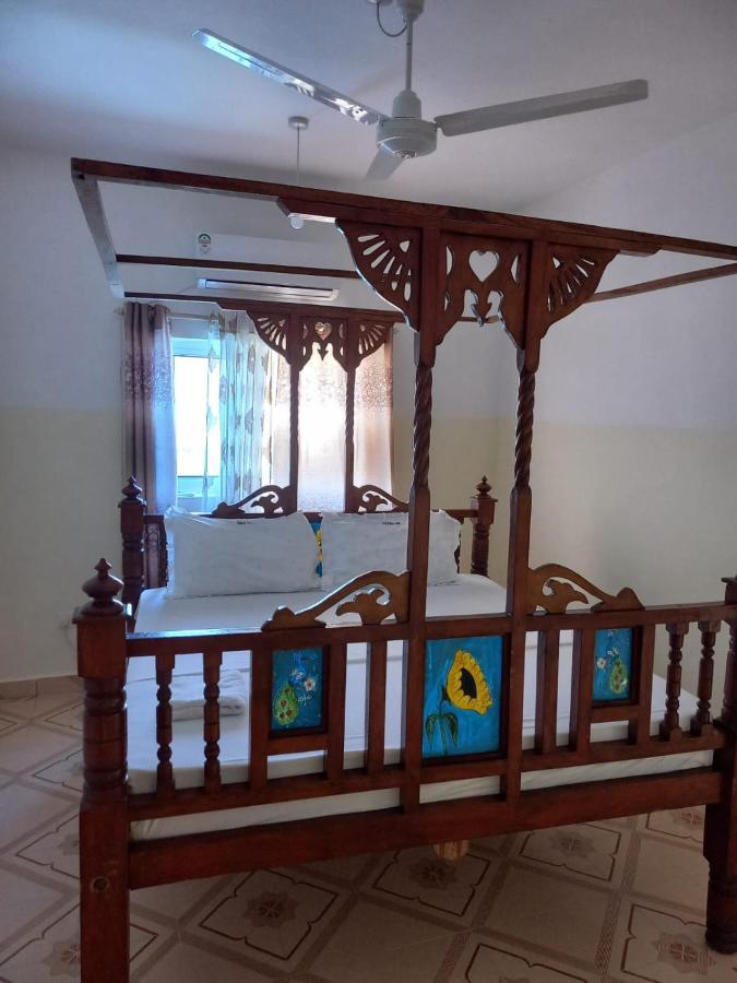 Rhino Apartment Watamu Extérieur photo